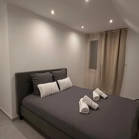 T4 Luxe Apartman *